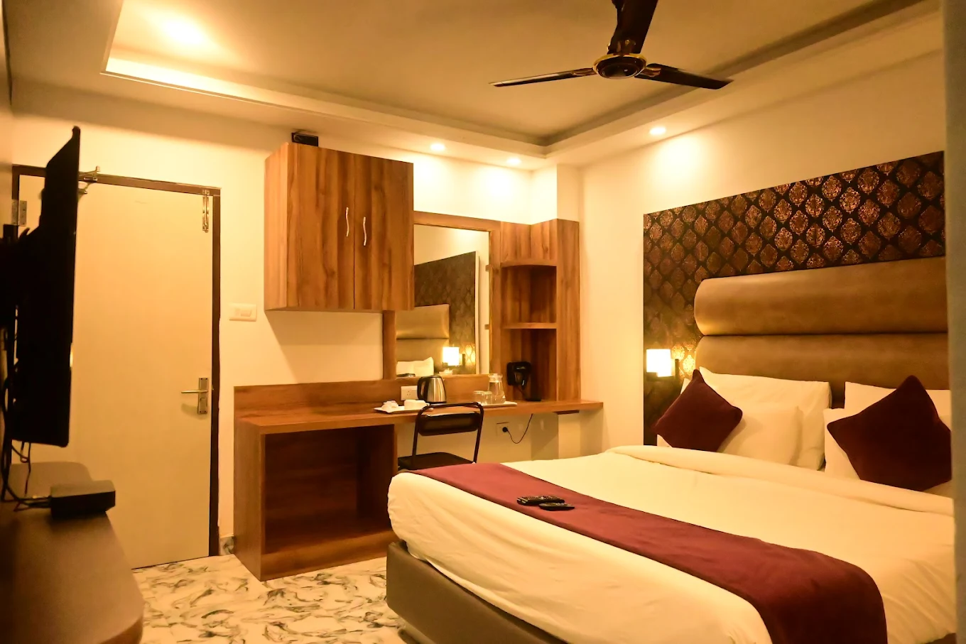 All Season Residency deluxe room .webp